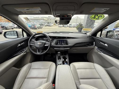 2022 Cadillac XT4 Premium Luxury