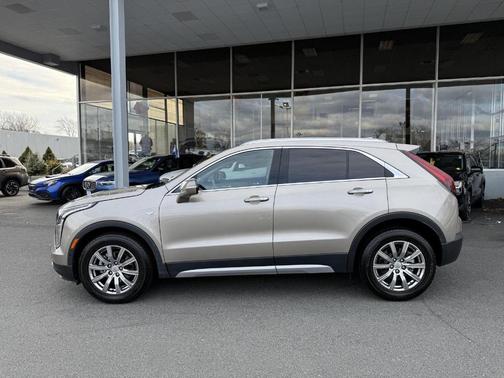 2022 Cadillac XT4 Premium Luxury