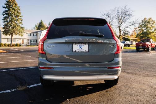 2022 Volvo XC90 T6 Momentum 7 Passenger