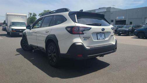 Crystal White Pearl 2024 Subaru Outback Onyx Edition