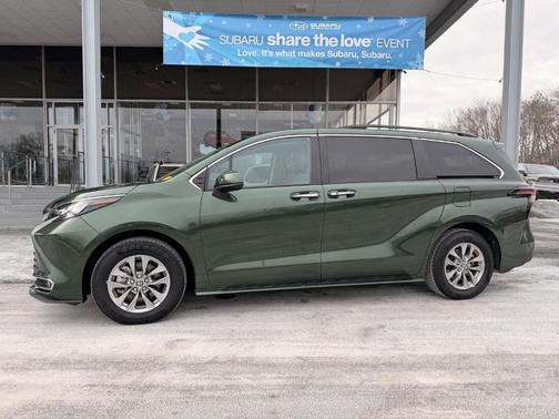 2024 Toyota Sienna XLE