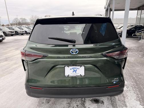 2024 Toyota Sienna XLE