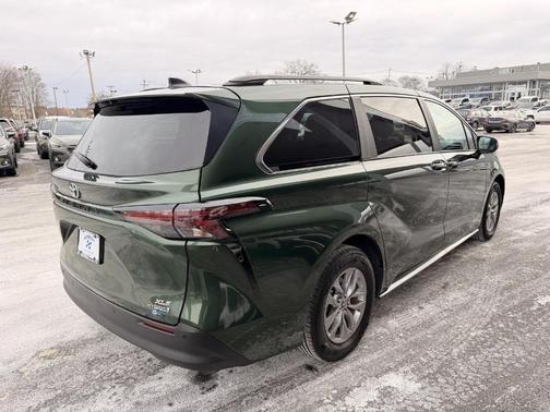 2024 Toyota Sienna XLE