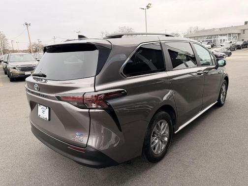 2024 Toyota Sienna XLE
