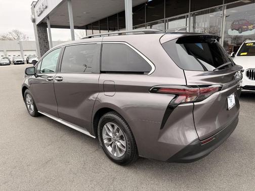 2024 Toyota Sienna XLE
