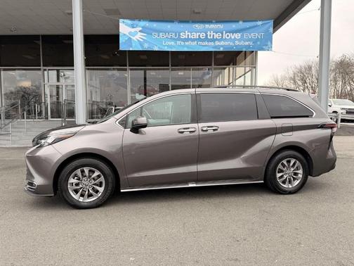 2024 Toyota Sienna XLE