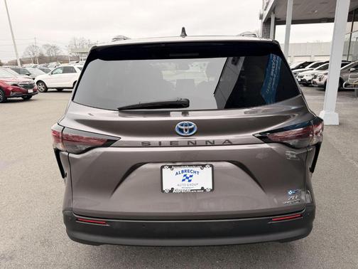 2024 Toyota Sienna XLE