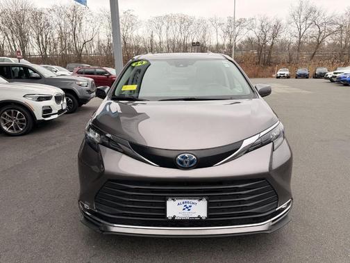 2024 Toyota Sienna XLE