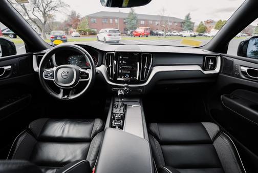 2020 Volvo XC60 T6 R-Design