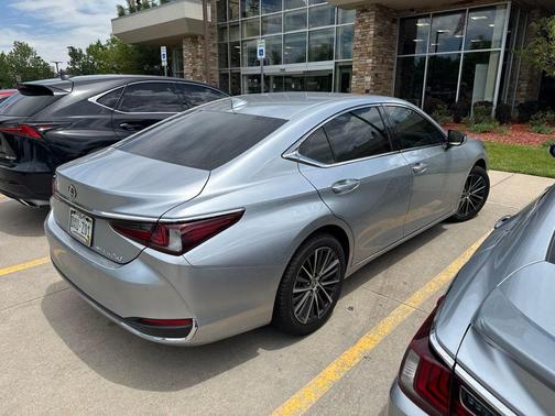 Iridium 2023 Lexus ES 250 Base