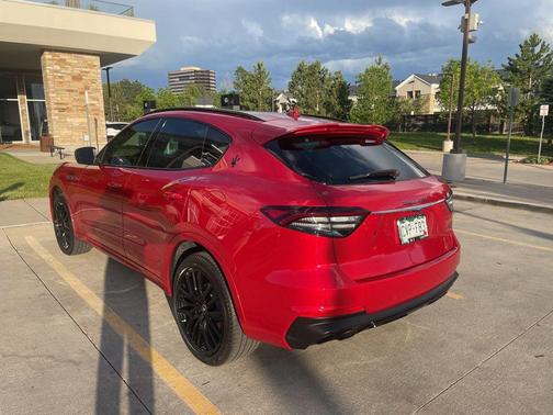 Nero Ribelle Metallic 2022 Maserati Levante Modena