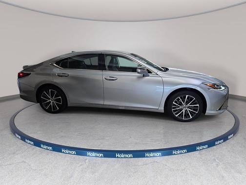 Iridium 2023 Lexus ES 300h Base