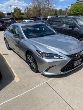 Iridium 2023 Lexus ES 300h Base