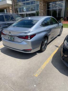Iridium 2023 Lexus ES 300h Base