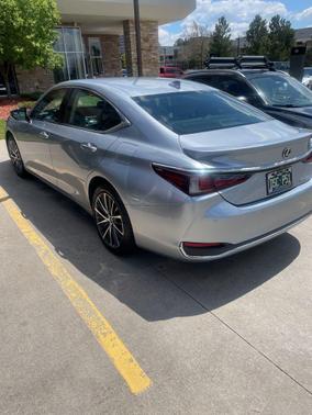 Iridium 2023 Lexus ES 300h Base