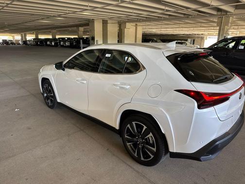 Eminent White Pearl 2025 Lexus UX 300h Premium
