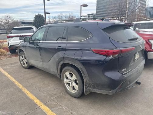 2021 Toyota Highlander LE