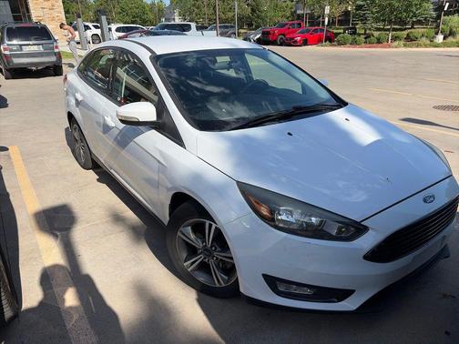 Oxford White 2017 Ford Focus SE