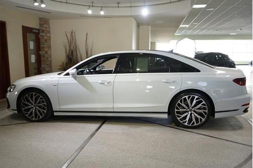 2022 Audi A8 L 55 TFSI quattro Tiptronic