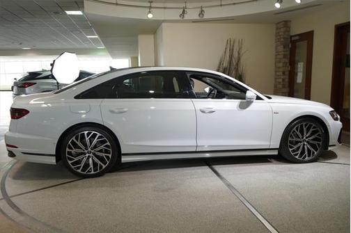 2022 Audi A8 L 55 TFSI quattro Tiptronic