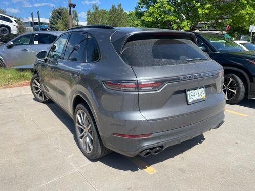 Quartzite Metallic 2019 Porsche Cayenne Cayenne