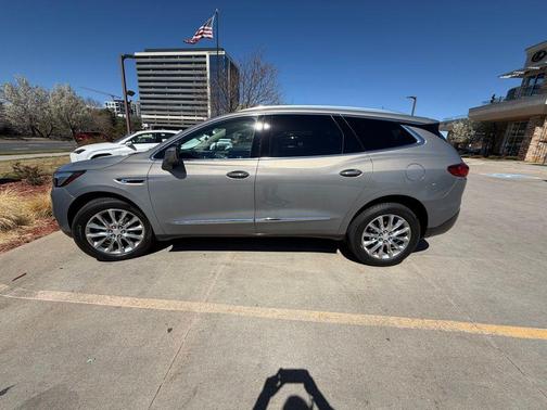 Pepperdust Metallic 2018 Buick Enclave Premium