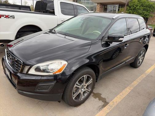 Black Sapphire Metallic 2013 Volvo XC60 T6