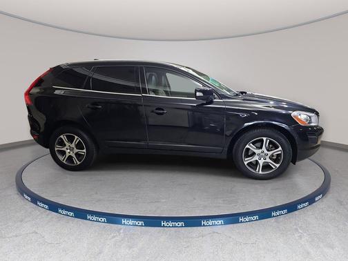 Black Sapphire Metallic 2013 Volvo XC60 T6