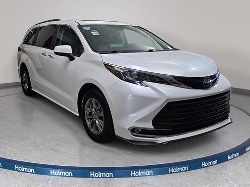 2024 Toyota Sienna XLE
