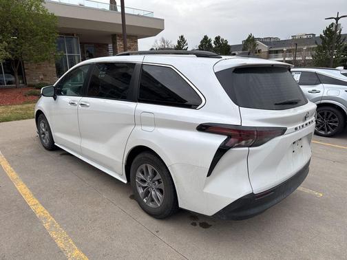Wind Chill Pearl 2024 Toyota Sienna XLE