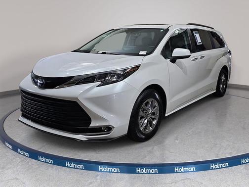 2024 Toyota Sienna XLE