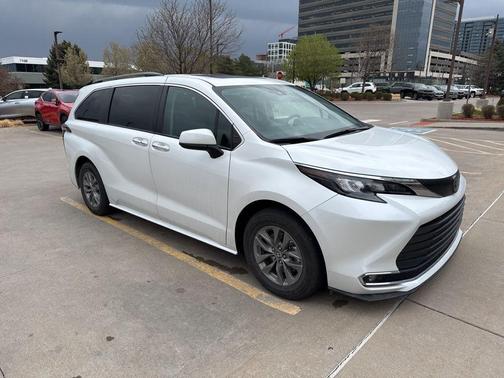 Wind Chill Pearl 2024 Toyota Sienna XLE