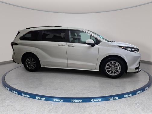 2024 Toyota Sienna XLE