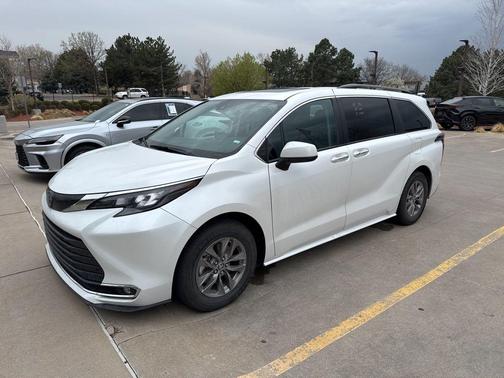 Wind Chill Pearl 2024 Toyota Sienna XLE
