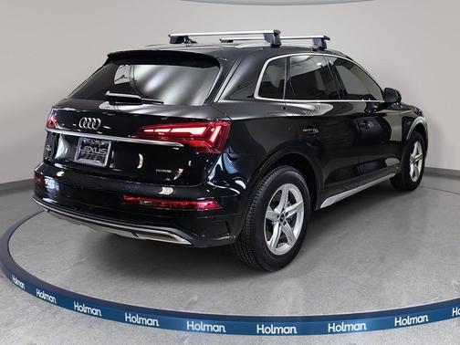 Mythos Black Metallic 2023 Audi Q5 40 Premium