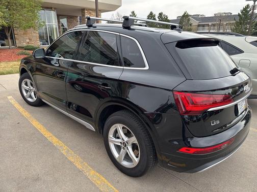 Mythos Black Metallic 2023 Audi Q5 40 Premium
