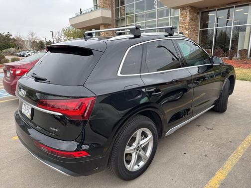 Mythos Black Metallic 2023 Audi Q5 40 Premium