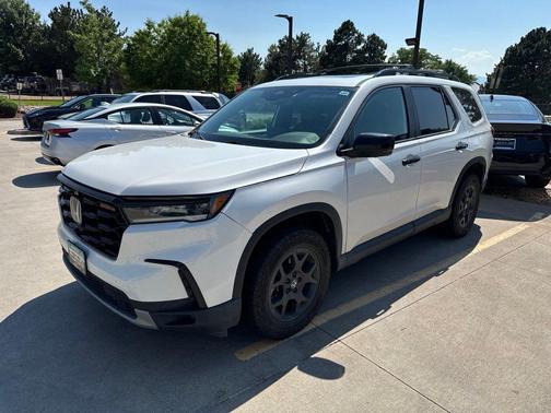 Platinum White Pearl 2023 Honda Pilot AWD TrailSport