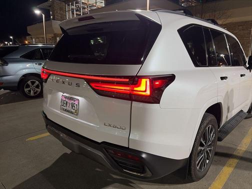 2022 Lexus LX 600 Premium