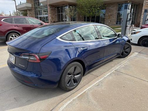 Deep Blue Metallic 2018 Tesla Model 3 Long Range