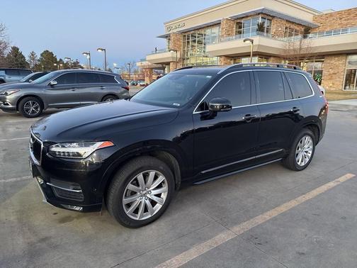 2017 Volvo XC90 T6 Momentum