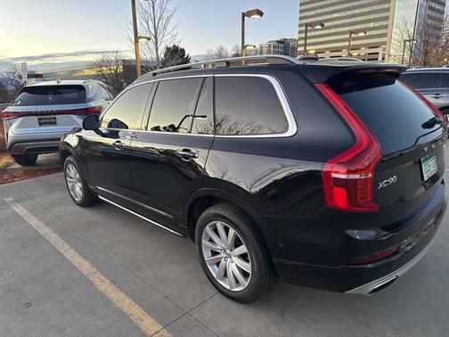 2017 Volvo XC90 T6 Momentum