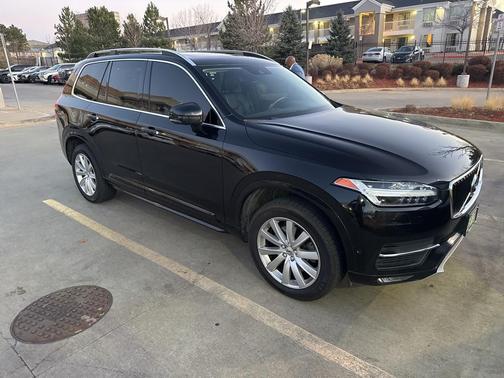 2017 Volvo XC90 T6 Momentum