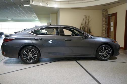 2024 Lexus ES 300h Base