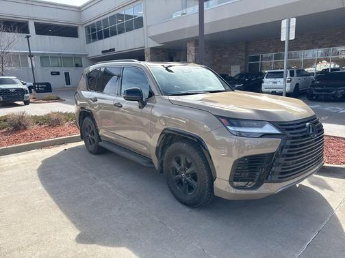 2025 Lexus LX 700h Overtrail