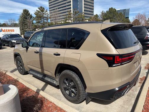 2025 Lexus LX 700h Overtrail