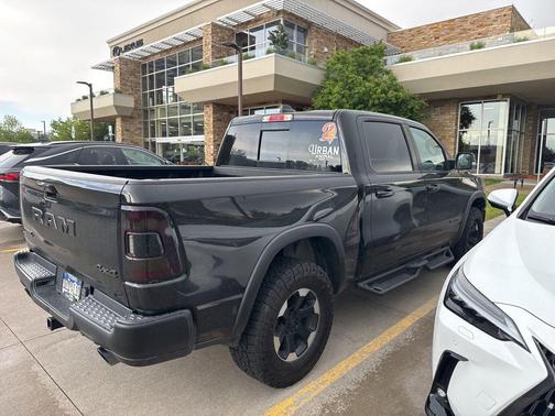 Diamond Black Crystal Pearlcoat 2021 RAM 1500 Rebel