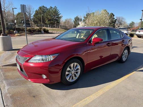 Matador Red 2014 Lexus ES 300h Base