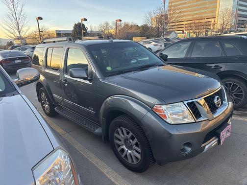 2008 Nissan Pathfinder LE
