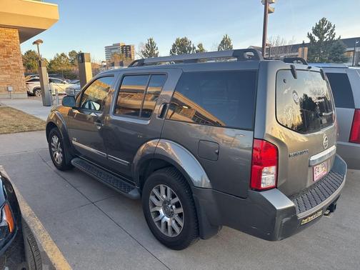 2008 Nissan Pathfinder LE